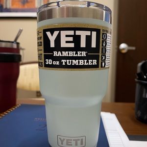 NWT Yeti 30oz in discontinued color “Sagebrush green”